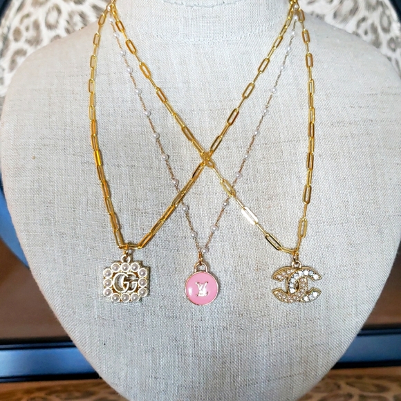 VINTAGE Louis Vuitto pink Logo & gold filled seed pearl necklace - Picture 10 of 10